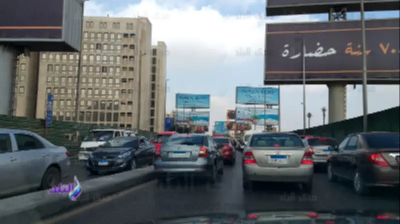 غلق مطلع كوبري 6 أكتوبر من محور العروبة وتحويل حركة المركبات اتجاه ميدان العباسية