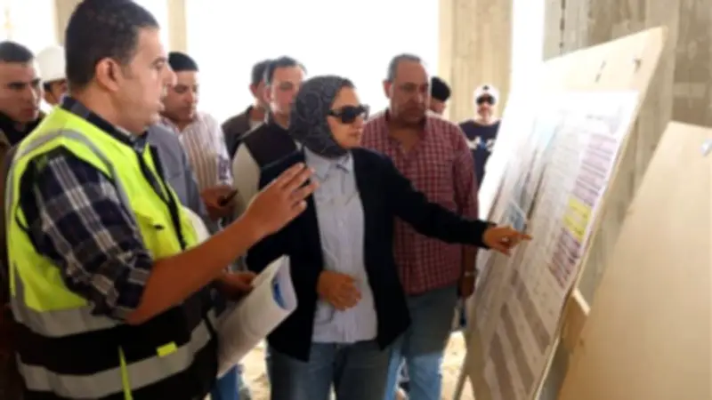 محافظ الوادي الجديد تتابع إنشاء مستشفى الفرافرة المركزي بتكلفة 625 مليون جنيه