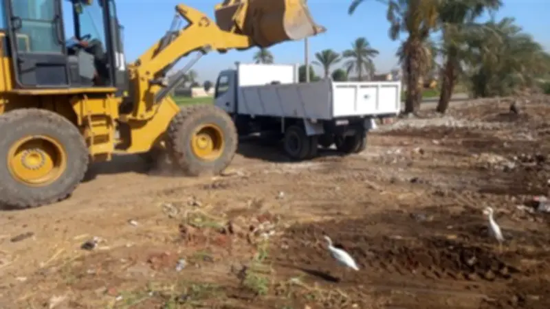 محافظ قنا يوجه بتكثيف حملات النظافة ورفع 64 طن مخلفات بالوقف