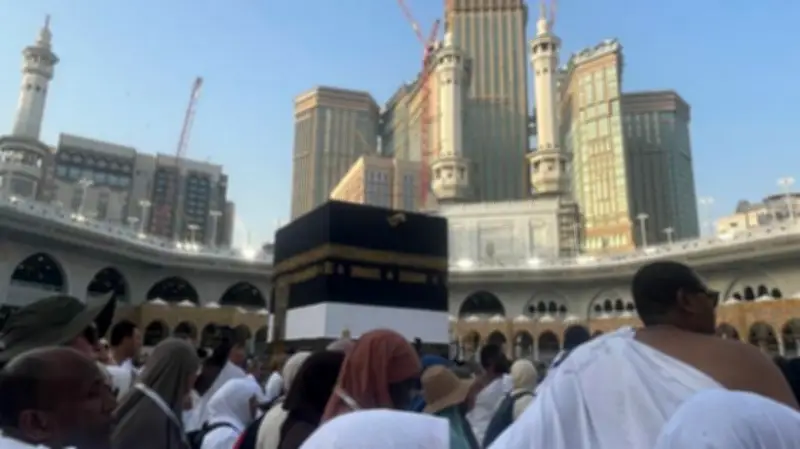 عدد رميات الجمرات: 70 حصاة في 4 أيام للحجاج المتقاعدين