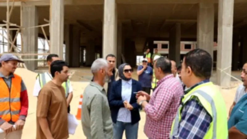 محافظ الوادي الجديد تتابع إنشاء مستشفى الفرافرة المركزي بتكلفة 700 مليون جنيه