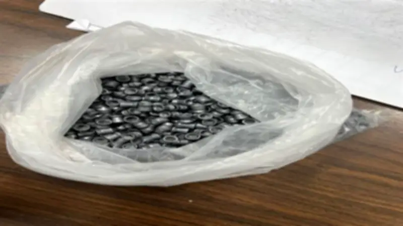 ضبط 730 طلقة ذخيرة لبنادق الهواء بحوزة راكب في مطار الأقصر