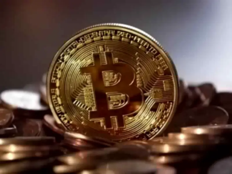 بيتكوين تتراجع إلى 74.6 ألف دولار بفعل مخاوف الفائدة والتوترات الجيوسياسية