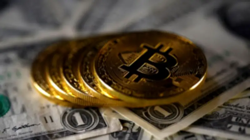 بيتكوين تهوي دون 77 ألف دولار مع تجدد التوترات بالشرق الأوسط