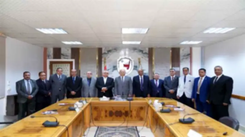 8 أساتذة يتقدمون للترشح لمنصب عميد كلية الآداب بجامعة سوهاج