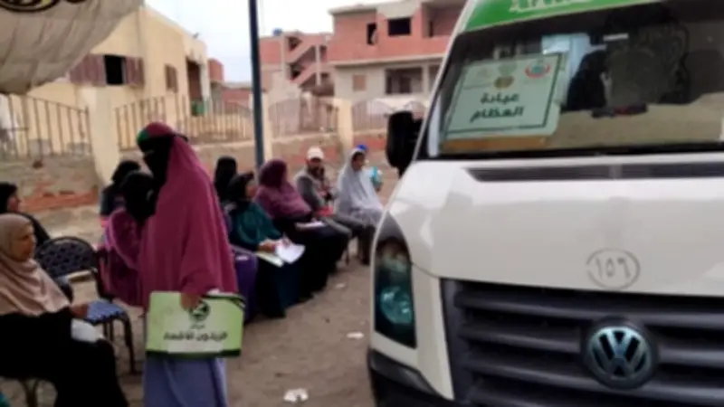 بالكشف الطبي المجاني على 840 مواطنا في قافلة طبية بكفر الشيخ