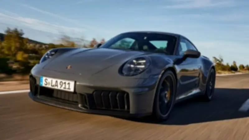 بورشه 911 Spirit 70.. تجهيزات خارقة لأيقونة الأداء الألمانية