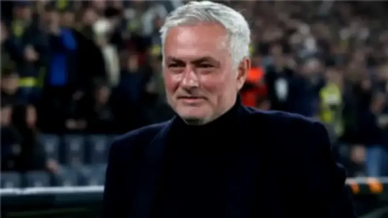 مورينيو يعترف بمفاوضات ريال مدريد ويؤكد: 99% بقائي في بنفيكا