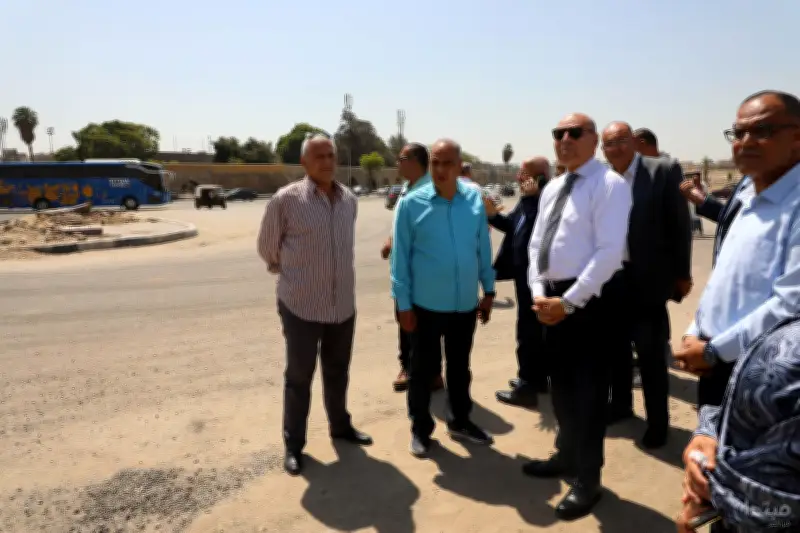 محافظ القاهرة يربط مجمع الأديان بسور مجرى العيون وتلال الفسطاط