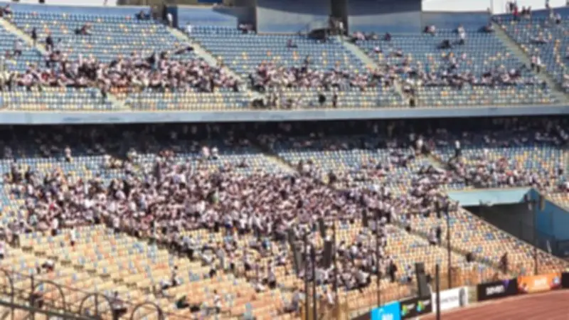 جماهير الزمالك تتحدى الحر وتحتشد في ستاد القاهرة قبل القمة