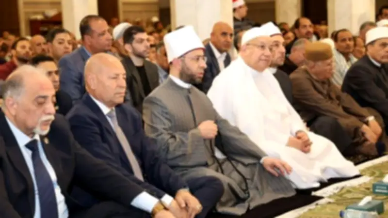 وزير الأوقاف ومحافظ القاهرة يؤديان صلاة الجمعة بمسجد السيدة نفيسة