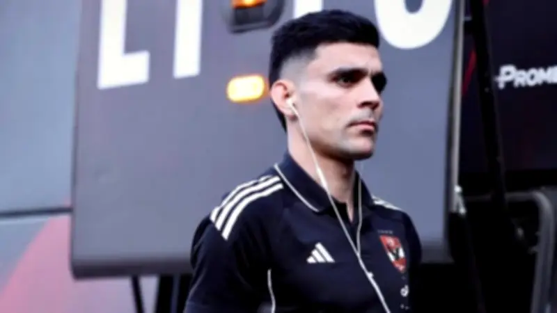 وصول لاعبي الأهلي إلى استاد القاهرة لمواجهة الزمالك في القمة