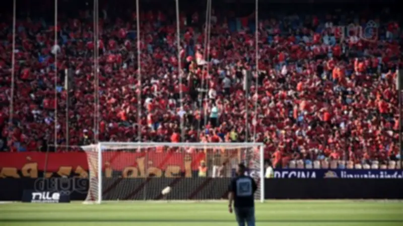 أحمد سليمان يستقبل أعضاء إدارة الأهلي قبل قمة الدوري المصري