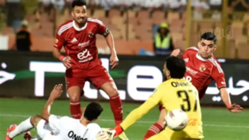 الأهلي يتقدم على الزمالك بهدفين في شوط أول مثير بالدوري المصري