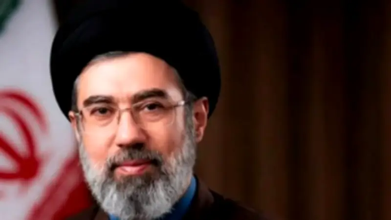 مجتبى خامنئي يدعو لهزيمة العدو في الجهاد الاقتصادي والثقافي