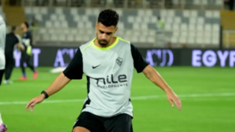 عبدالله السعيد يغضب بعد استبداله بآدم كايد في قمة الأهلي والزمالك