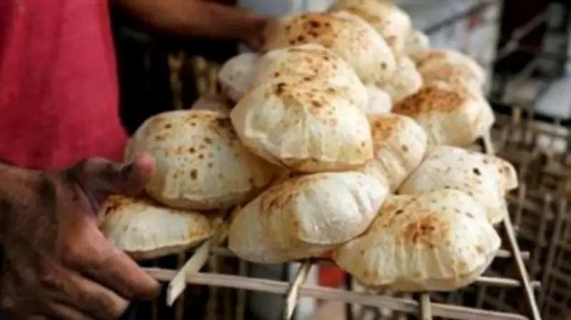 خبير تغذية يحذر من مخاطر الترندات الغذائية ويوصي بالخبز البلدي