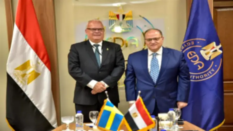 رئيس هيئة الدواء يبحث مع سفير السويد تعزيز التعاون وتوطين الصناعات الطبية