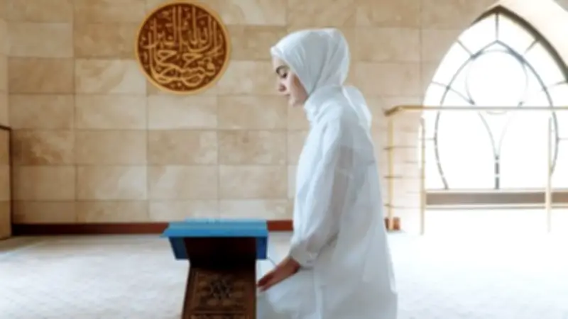 كنز من الحسنات.. كلمات عقب الصلاة لا يخسر قائلها.. اغتنم ثوابها العظيم