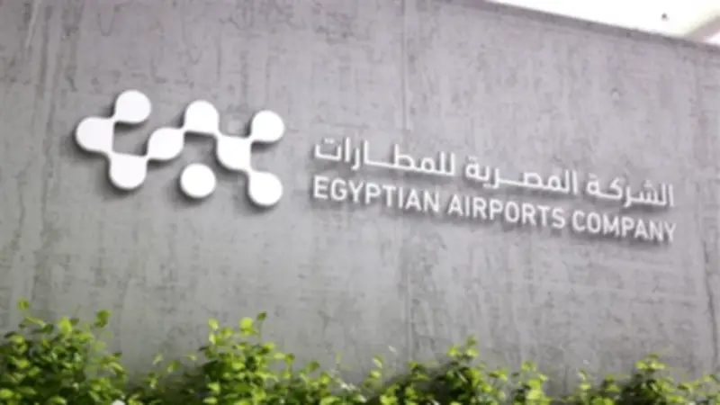 الطيران المدني تنفي حظر استخدام الكراتين في المطارات المصرية
