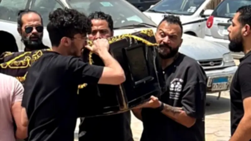 تشييع جثمان والدة إبراهيم سعيد إلى مثواها الأخير في مشهد مؤثر