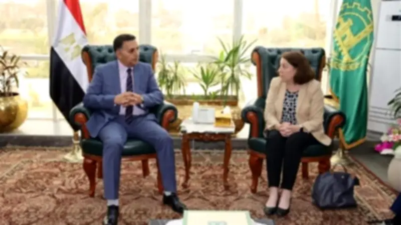 محافظ القليوبية يبحث مع البنك الدولي تطورات مشروع تلوث الهواء