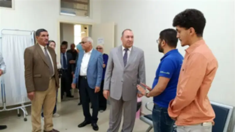 رئيس جامعة أسيوط الأهلية يتفقد تجهيزات المعامل ومتابعة الامتحانات العملية