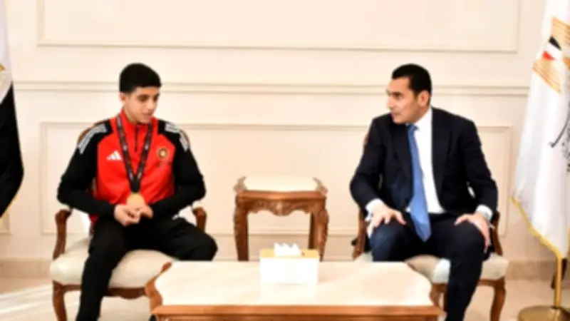 وزير الرياضة يستقبل البطل عبد الله حسونة بعد ذهبية أفريقيا للمصارعة