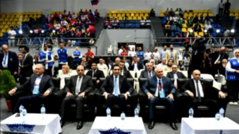 جوهر نبيل يفتتح بطولة العالم لرفع الأثقال للناشئين بالإسماعيلية