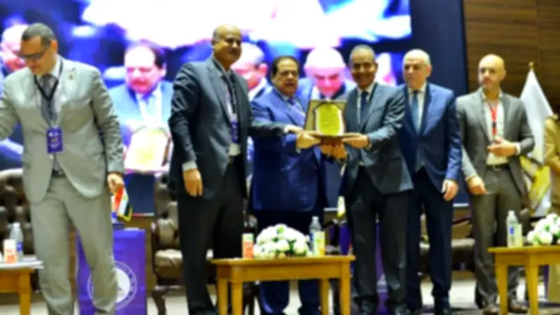 تكريم النائب محمد أبو العينين في جامعة عين شمس بمؤتمر القانون والطاقة
