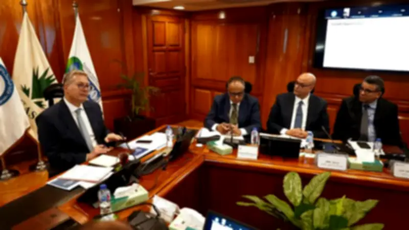وزير البترول يوجه بالإسراع في استغلال إمكانات البترول والغاز بحقول خالدة