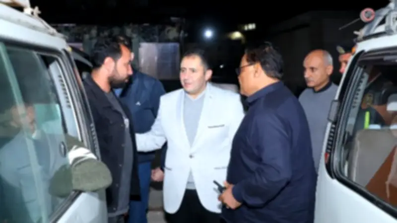 محافظ دمياط يتفقد موقف سيارات الأجرة والسوق التجاري بالمدينة