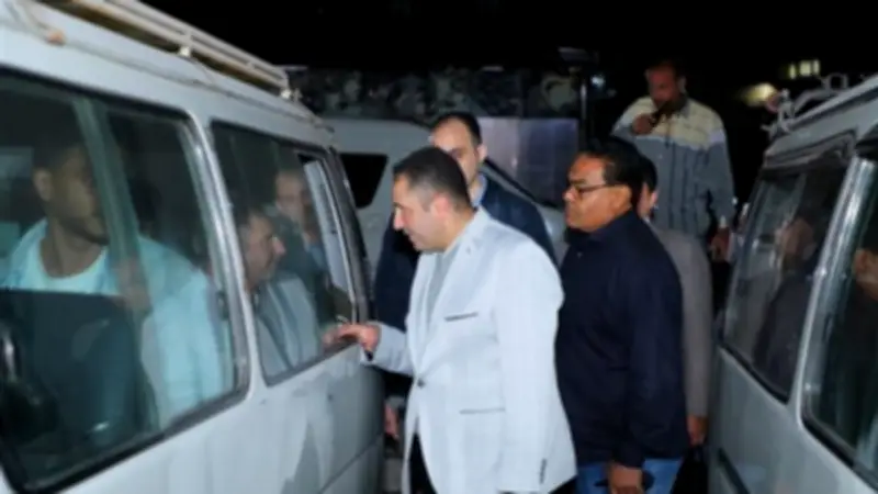 محافظ دمياط يتفقد موقف سيارات الأجرة والسوق بكفر سعد