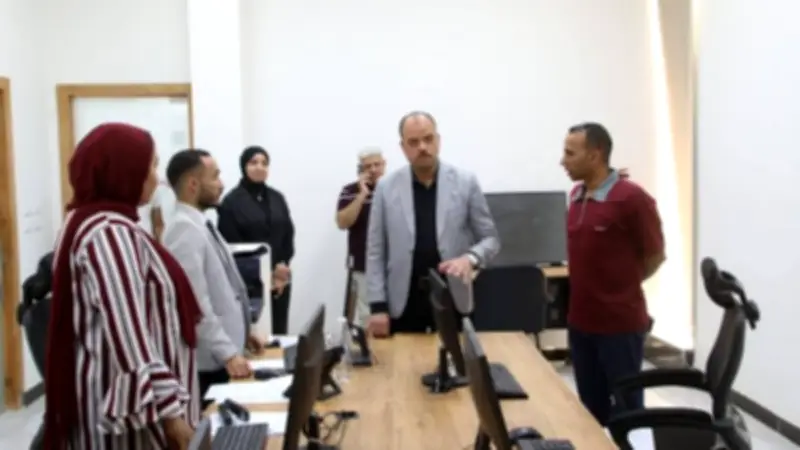نائب محافظ الوادي الجديد يتفقد صندوق استصلاح الأراضي ويوجه بتيسير الإجراءات