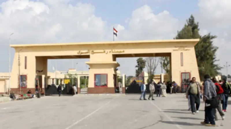 معبر رفح يستقبل دفعة جديدة من العائدين الفلسطينيين إلى غزة