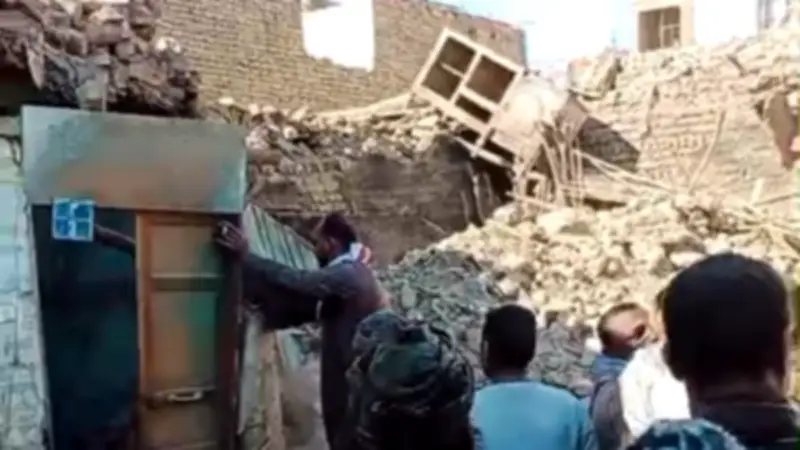 انهيار منزل قديم من الطوب اللبن في نجع حمادي دون إصابات