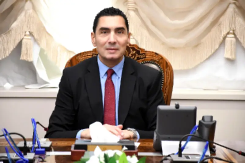 وزير الرياضة يطمئن على رئيس اتحاد التايكوندو بعد حادث مروري