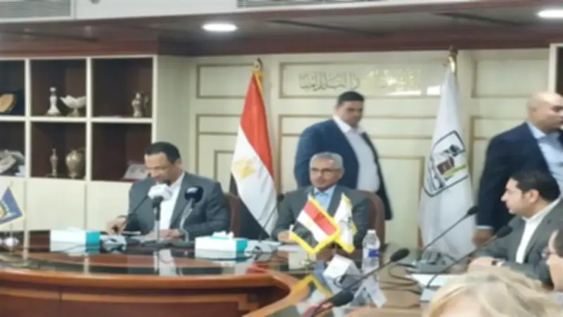 توقيع اتفاقيتين لدمج الحلول الرقمية في العمل الإداري ببني سويف