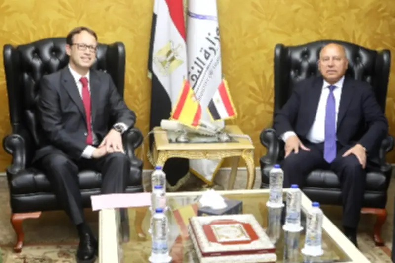 وزير النقل يبحث مع السفير الإسباني توطين صناعة عربات وعجلات القطارات