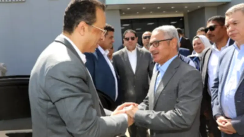 محافظ بني سويف يستقبل وزير الاتصالات في منطقة كوم أبو راضي الصناعية