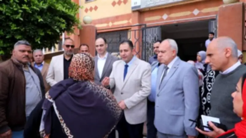 محافظ دمياط يلتقي أهالي فارسكور ضمن مبادرة المحافظ هيجيلك ويستجيب لمطالبهم