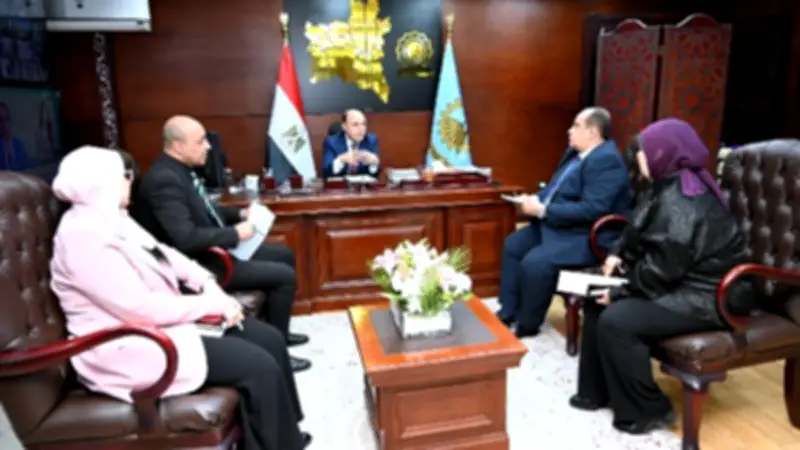 محافظ الغربية يناقش الخطة الاستثمارية وتعظيم الموارد في اجتماع عاجل