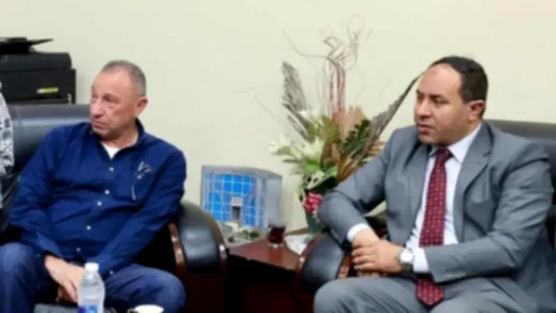 الخطيب يزور مشجع الأهلي المصاب ويطمئن على حالته الصحية