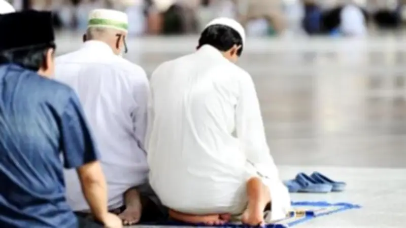 الإفتاء توضح حكم الجهر بالبسملة في الصلاة الجهرية والخلاف بين العلماء