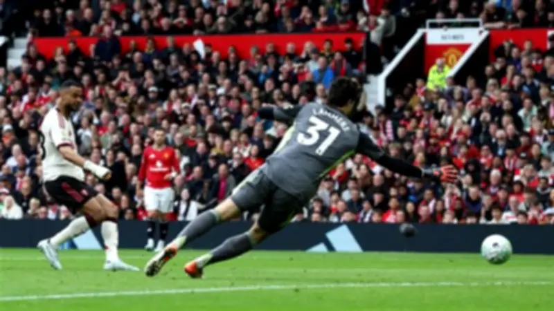 أهداف مباراة مانشستر يونايتد وليفربول في الدوري الإنجليزي (فيديو)