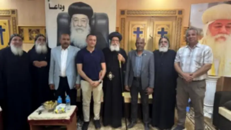 محافظ أسوان يزور دير القديس الأنبا باخوميوس في إدفو لتعزيز الوحدة الوطنية