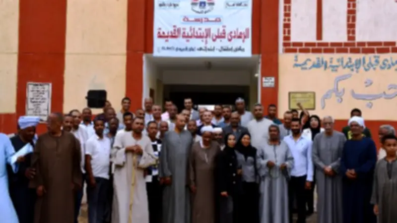 محافظ أسوان يعقد لقاء جماهيرياً مع أهالي قرية الرمادي قبلي بإدفو