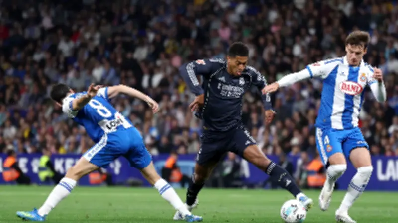 إصابة فيرلان ميندي تهدد بإنهاء موسمه مع ريال مدريد