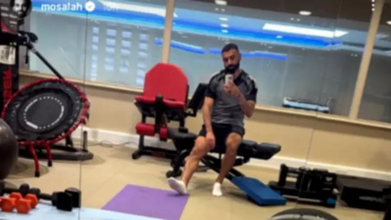 محمد صلاح يشارك جمهوره صورًا جديدة من ملعب المباراة