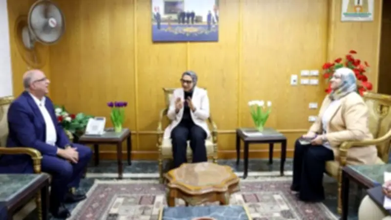 محافظ الوادي الجديد تتابع تنفيذ مشروع الغاز الطبيعي بالخارجة
